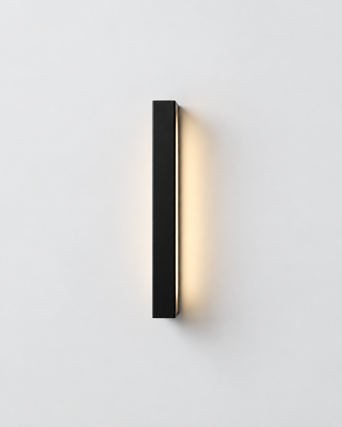 Modern Linear LED Outdoor Wall Light | Averon